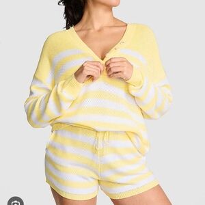 Victoria's Secret Pink Cambridge Knit Y2K Yellow Striped V-Neck Sweater Medium